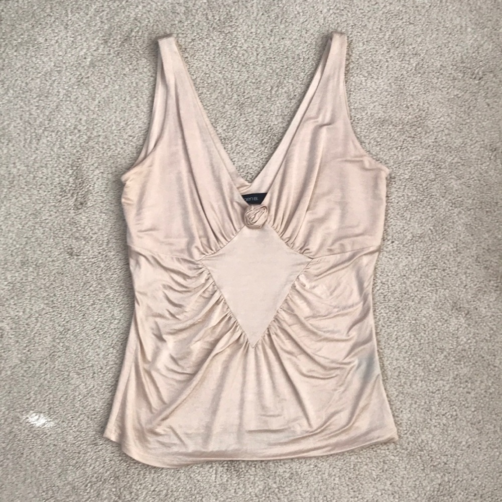 Nude tank with a flower detail